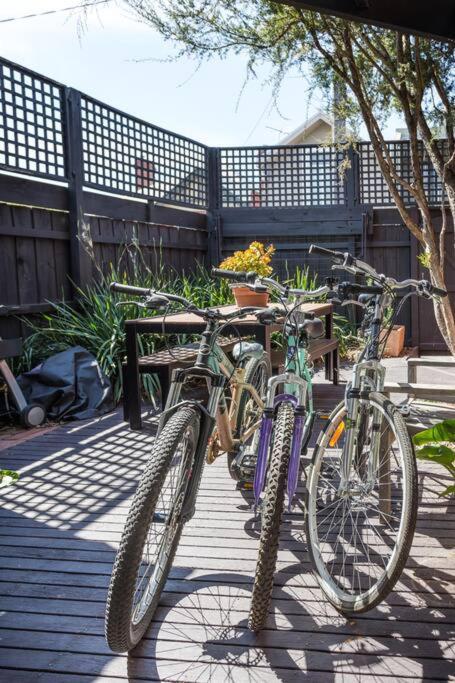 Holiday home Spacious, Stylish House With Private Courtyard Near Shops, Cafes, And Tram *
