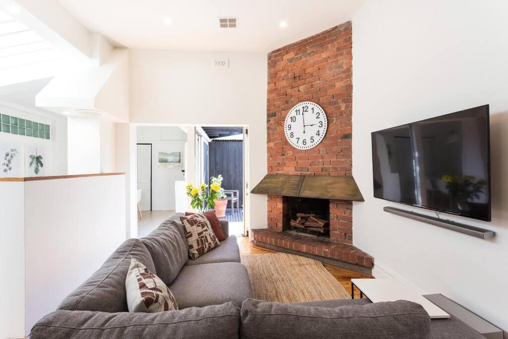 Holiday home Spacious, Stylish House With Private Courtyard Near Shops, Cafes, And Tram