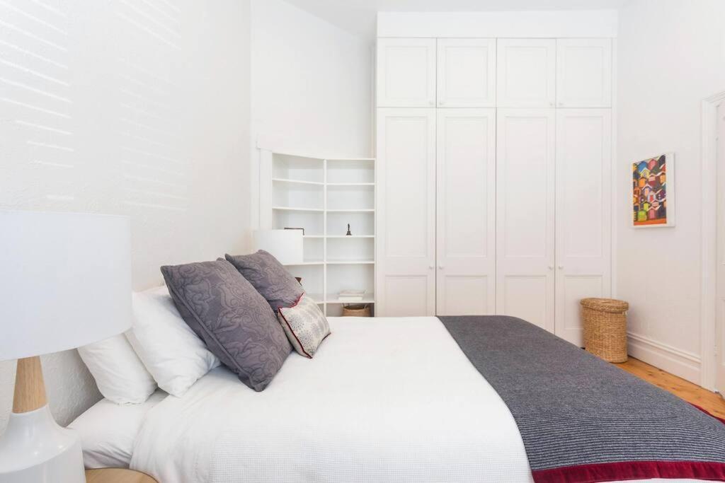 Spacious, Stylish House With Private Courtyard Near Shops, Cafes, And Tram Holiday home *