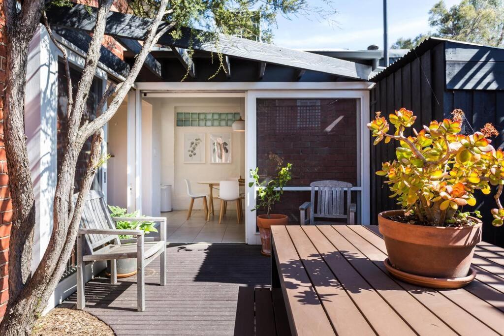 Holiday home Spacious, Stylish House With Private Courtyard Near Shops, Cafes, And Tram Melbourne