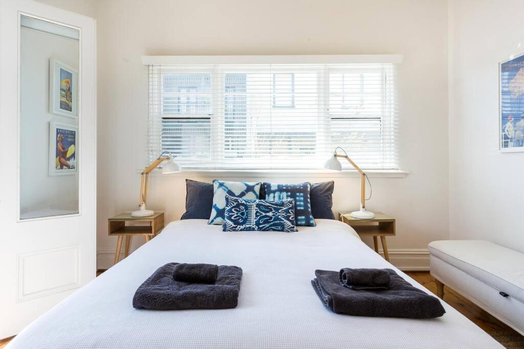 Spacious, Stylish House With Private Courtyard Near Shops, Cafes, And Tram *