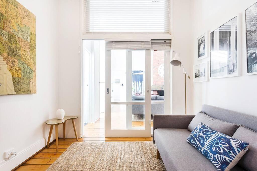 Spacious, Stylish House With Private Courtyard Near Shops, Cafes, And Tram Melbourne