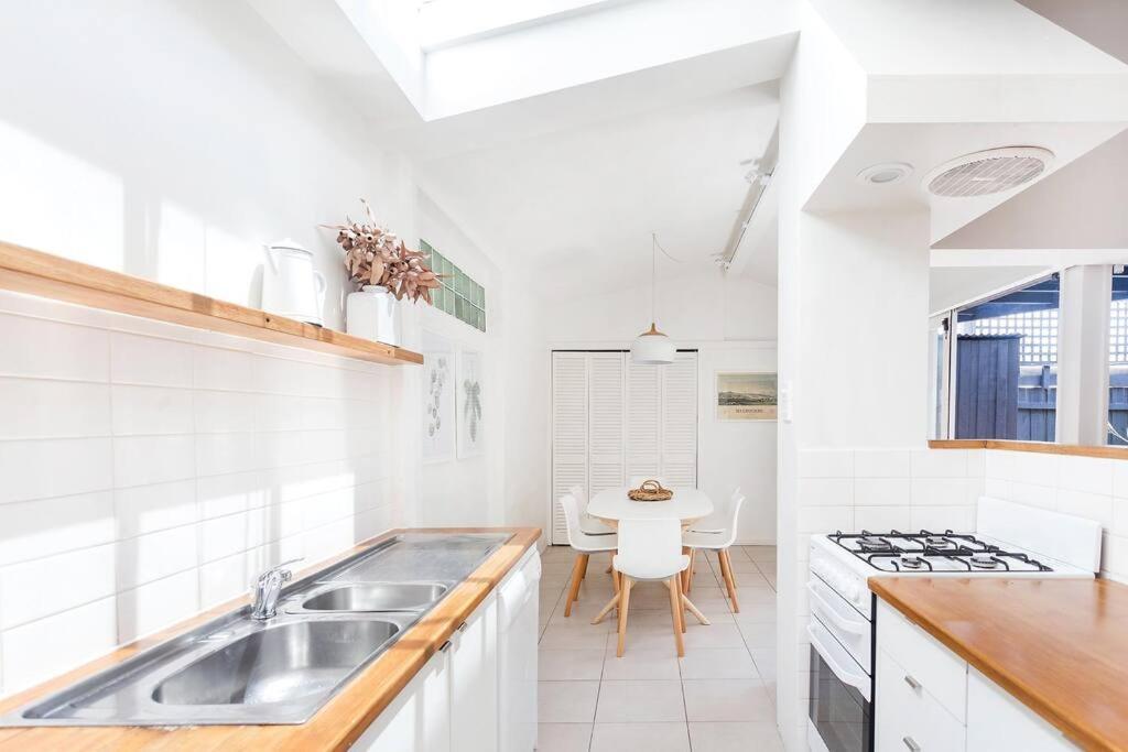 Spacious, Stylish House With Private Courtyard Near Shops, Cafes, And Tram Holiday home