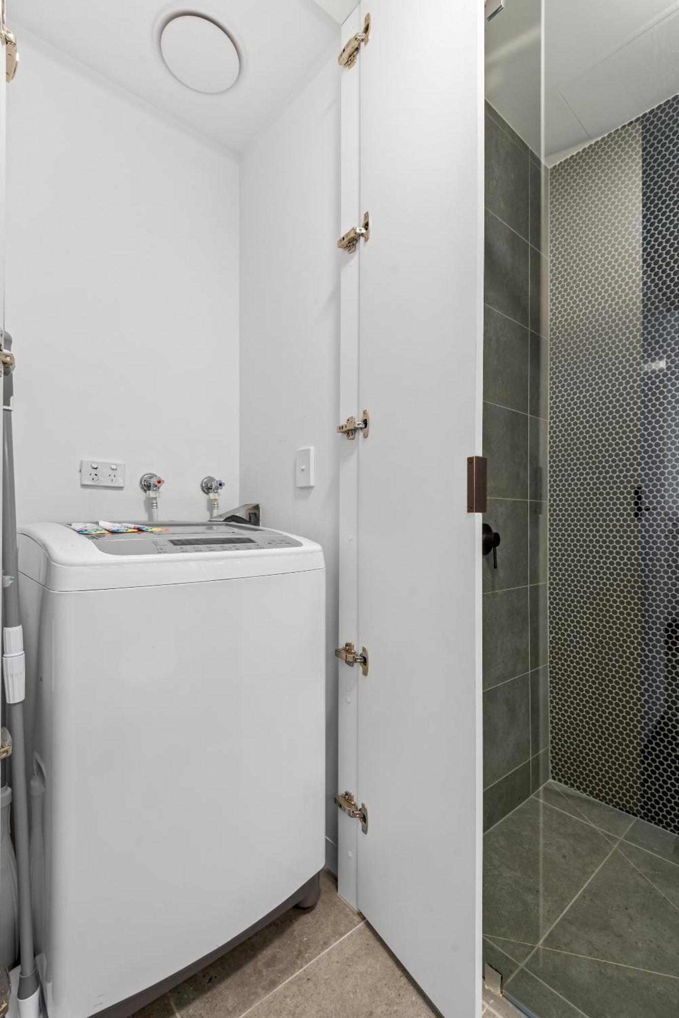 1-bed Pad With Modern Amenities, Pool & Gym Apartment *