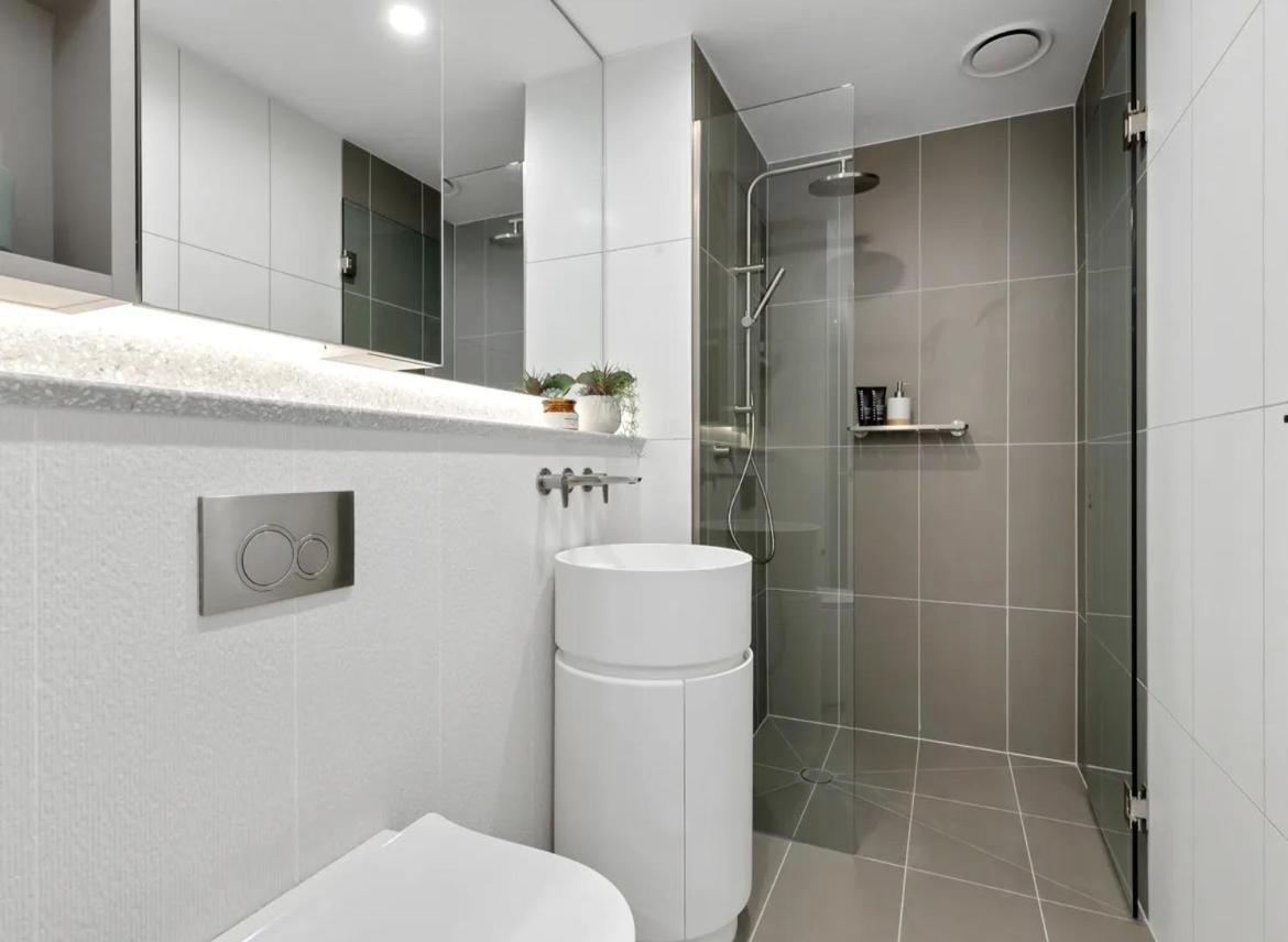 Apartment #5909 Infinity Heights Central Luxury 3-bedroom With Heated Pool & Gym Melbourne