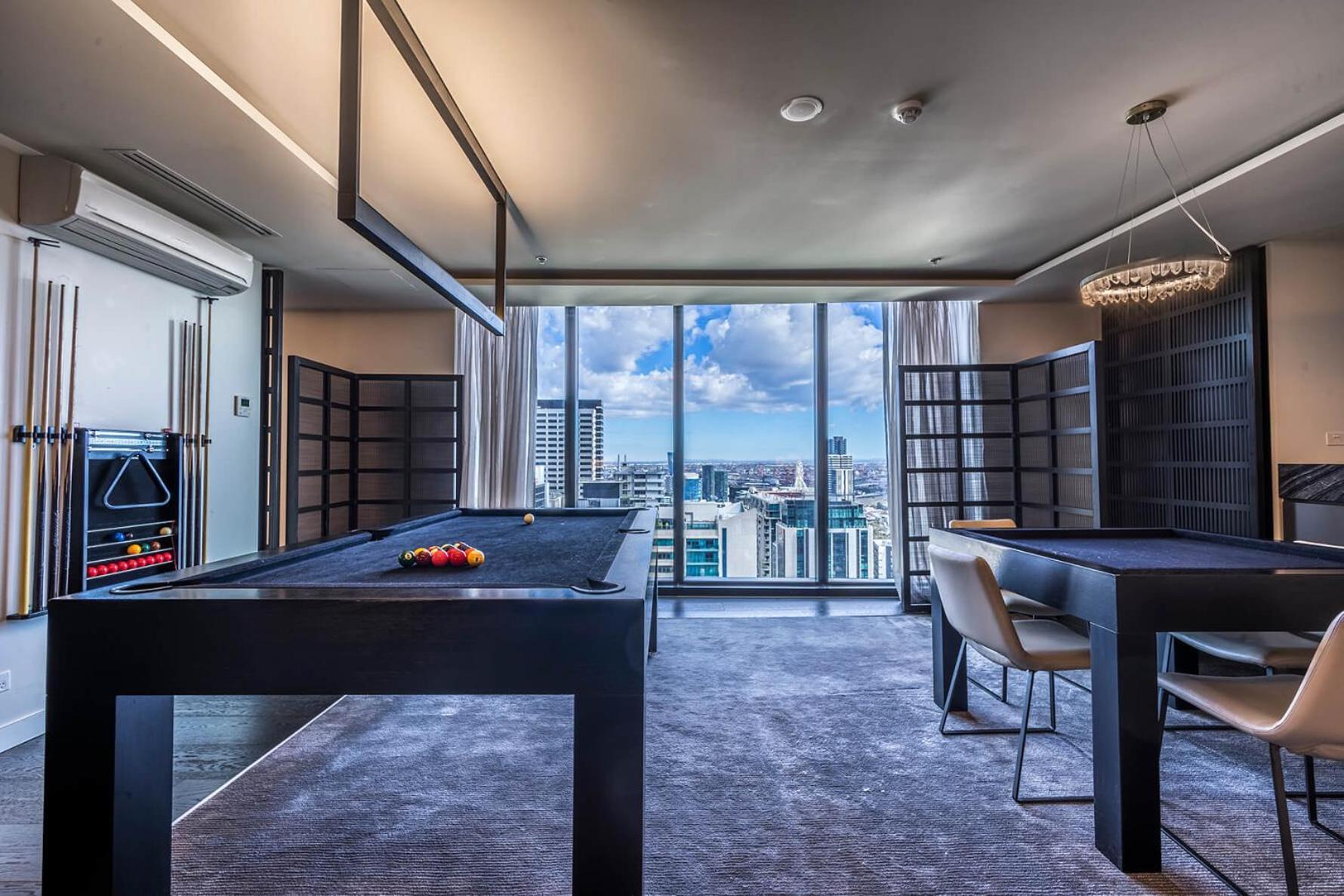 Apartment #3205 Sky High Retreat Luxurious 3-bedroom With Pool, Gym, Spa & Carpark