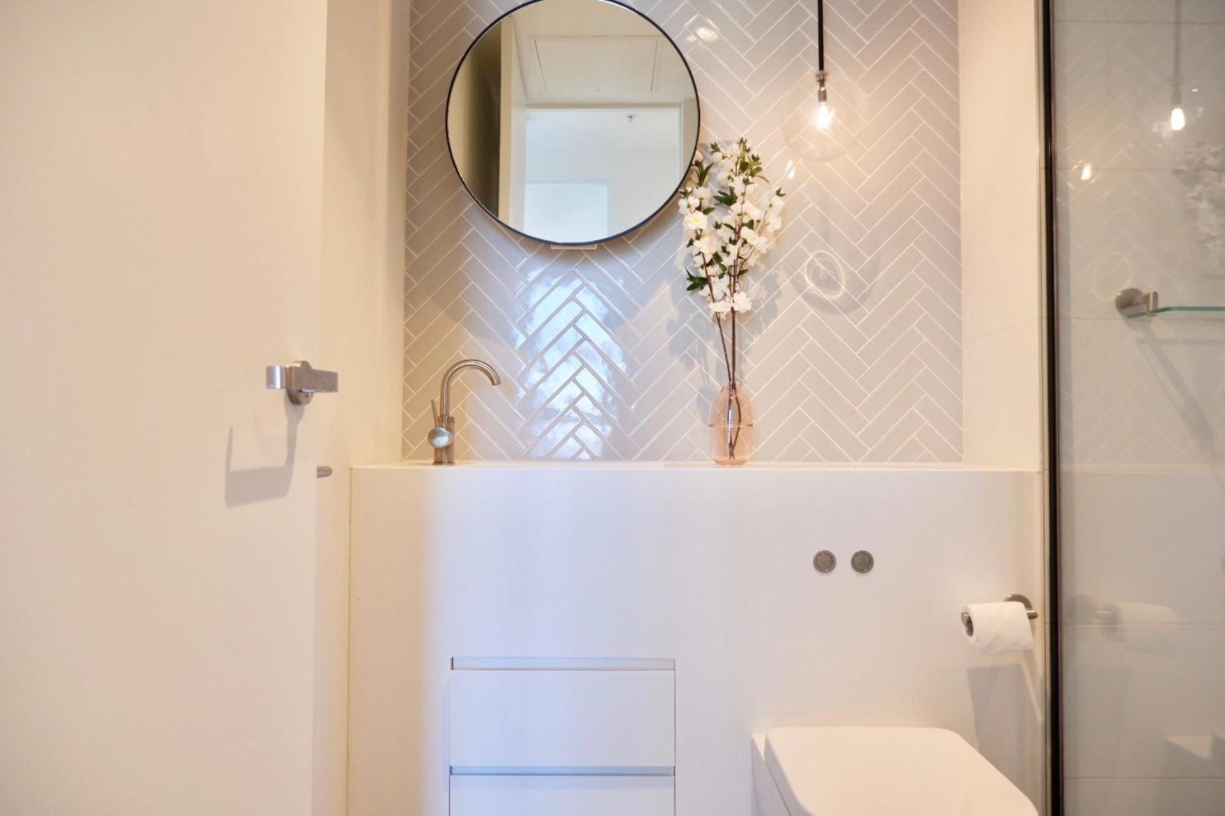 #3205 Sky High Retreat Luxurious 3-bedroom With Pool, Gym, Spa & Carpark Apartment Melbourne