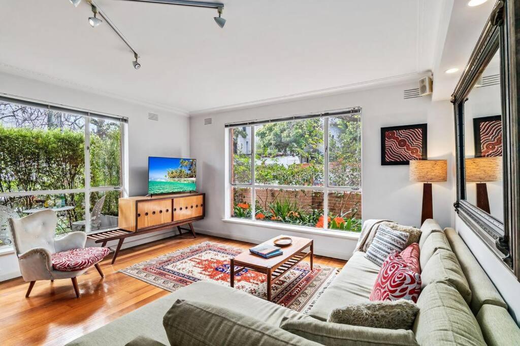 Sensational Stylish And So Very South Yarra 2br Melbourne
