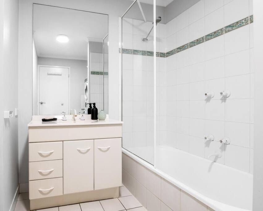 Lygon St Location And Liveability Pool And Gym Apartment Melbourne