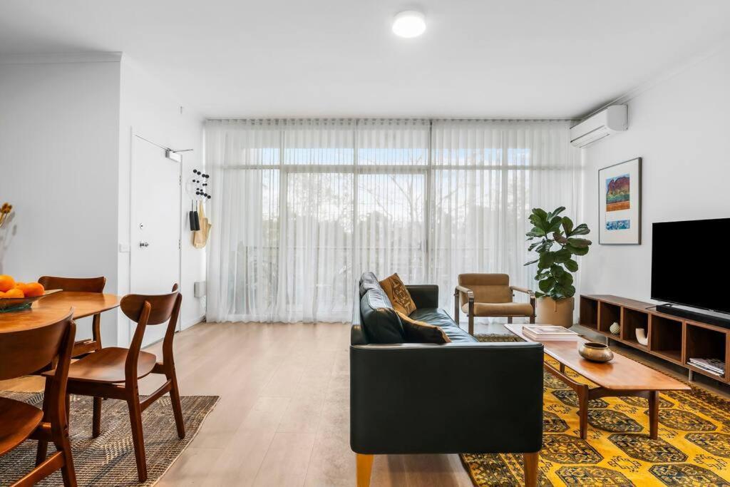 Lygon St Location And Liveability Pool And Gym Melbourne