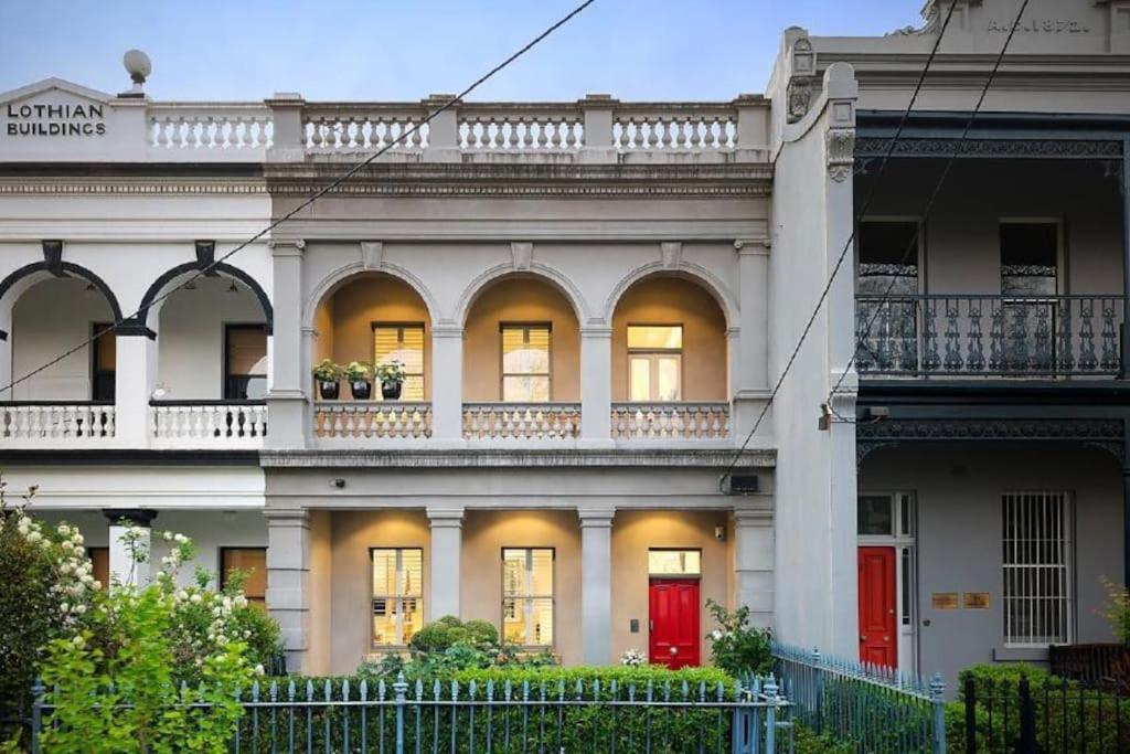 Lygon St Location And Liveability Pool And Gym Apartment Melbourne