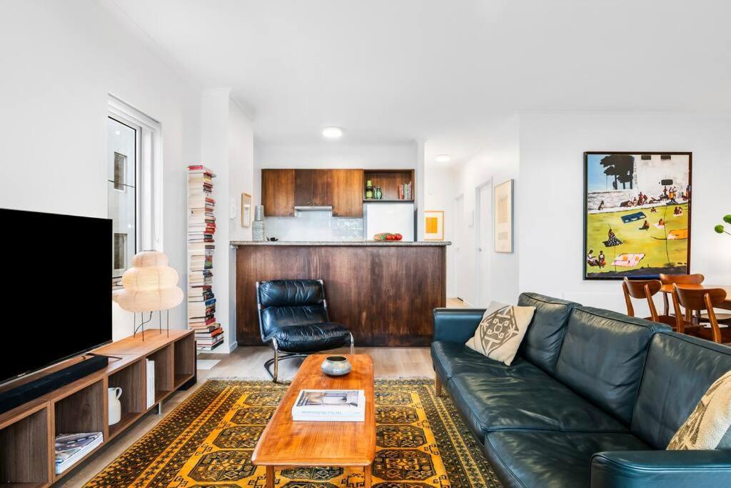 Apartment Lygon St Location And Liveability Pool And Gym