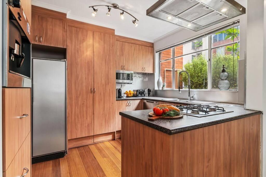 Sensational Stylish And So Very South Yarra 2br