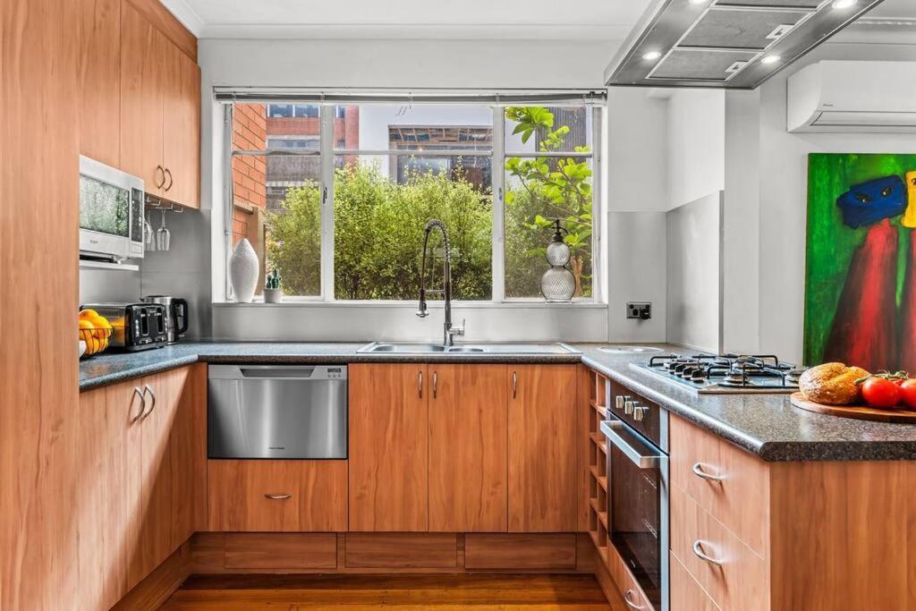 Apartment Sensational Stylish And So Very South Yarra 2br Melbourne