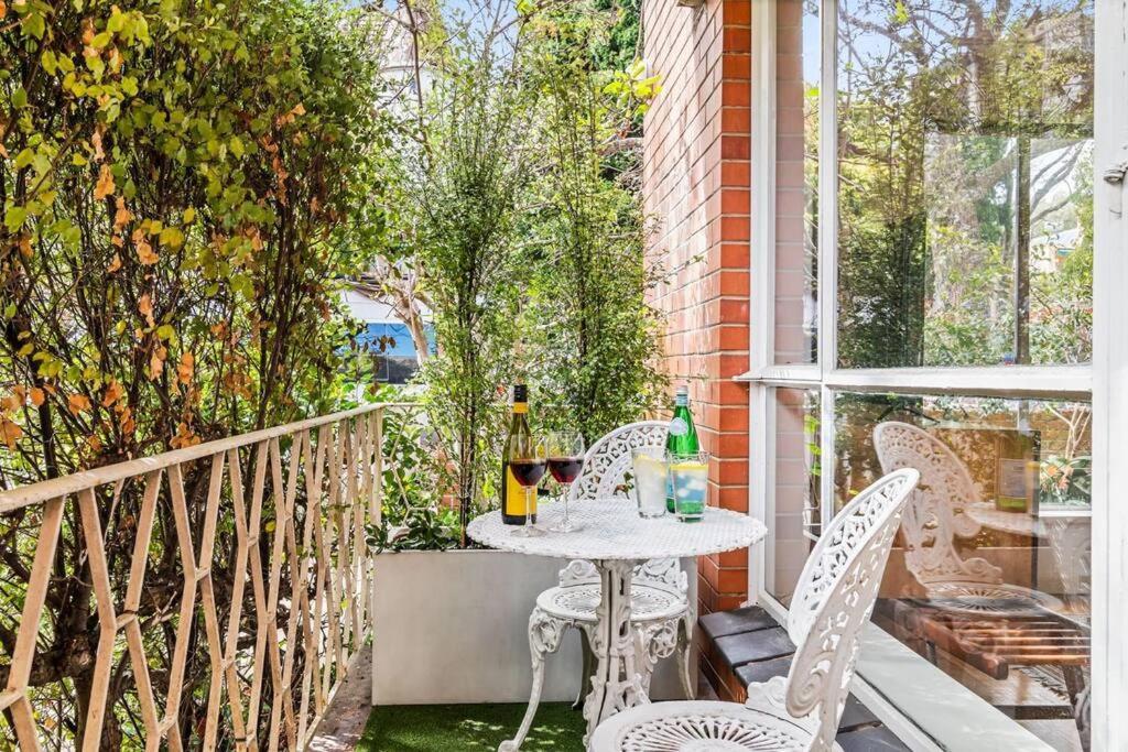 Apartment Sensational Stylish And So Very South Yarra 2br