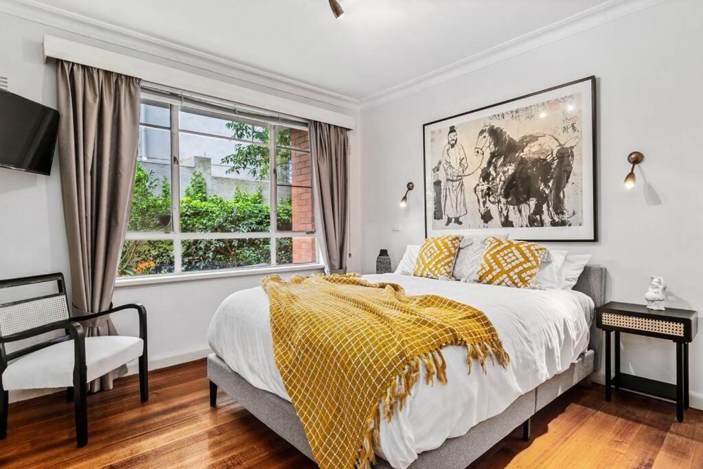Apartment Sensational Stylish And So Very South Yarra 2br