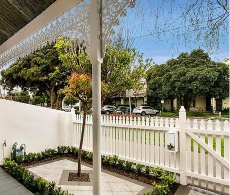 Park Victorian House With Style And Art Gallery Melbourne