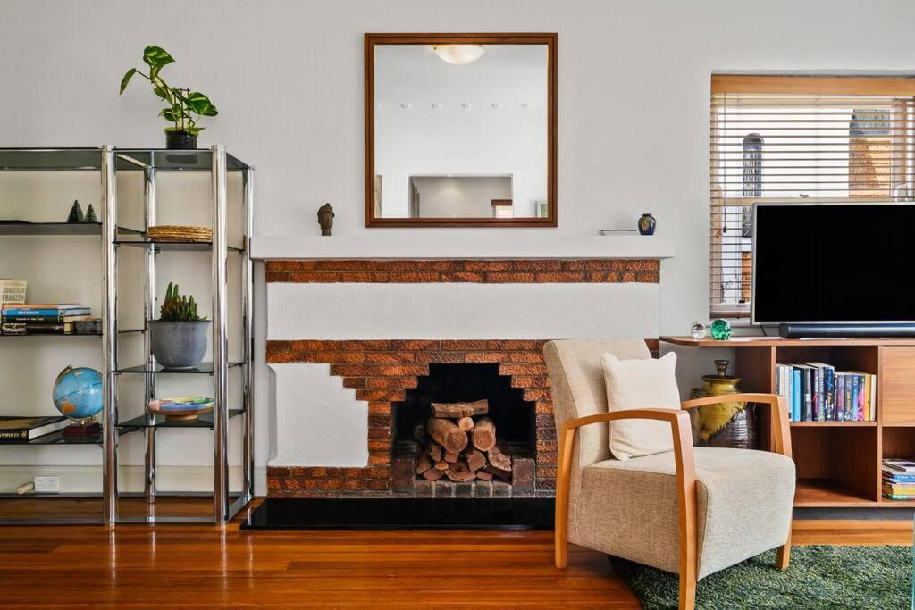 A1 Art Deco 2 Bedroom Sleeps 5 Nimmo1 Apartment *