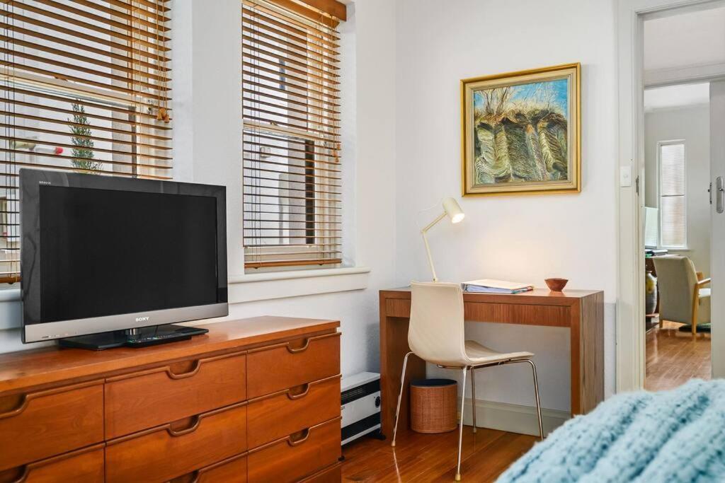 Apartment A1 Art Deco 2 Bedroom Sleeps 5 Nimmo1