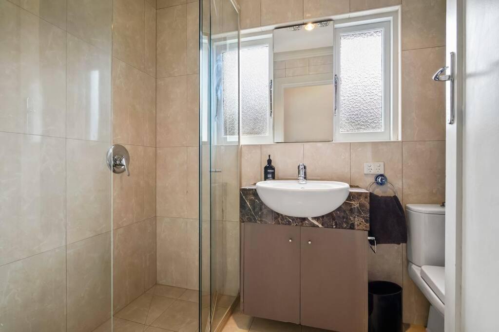 A1 Art Deco 2 Bedroom Sleeps 5 Nimmo1 Apartment Melbourne