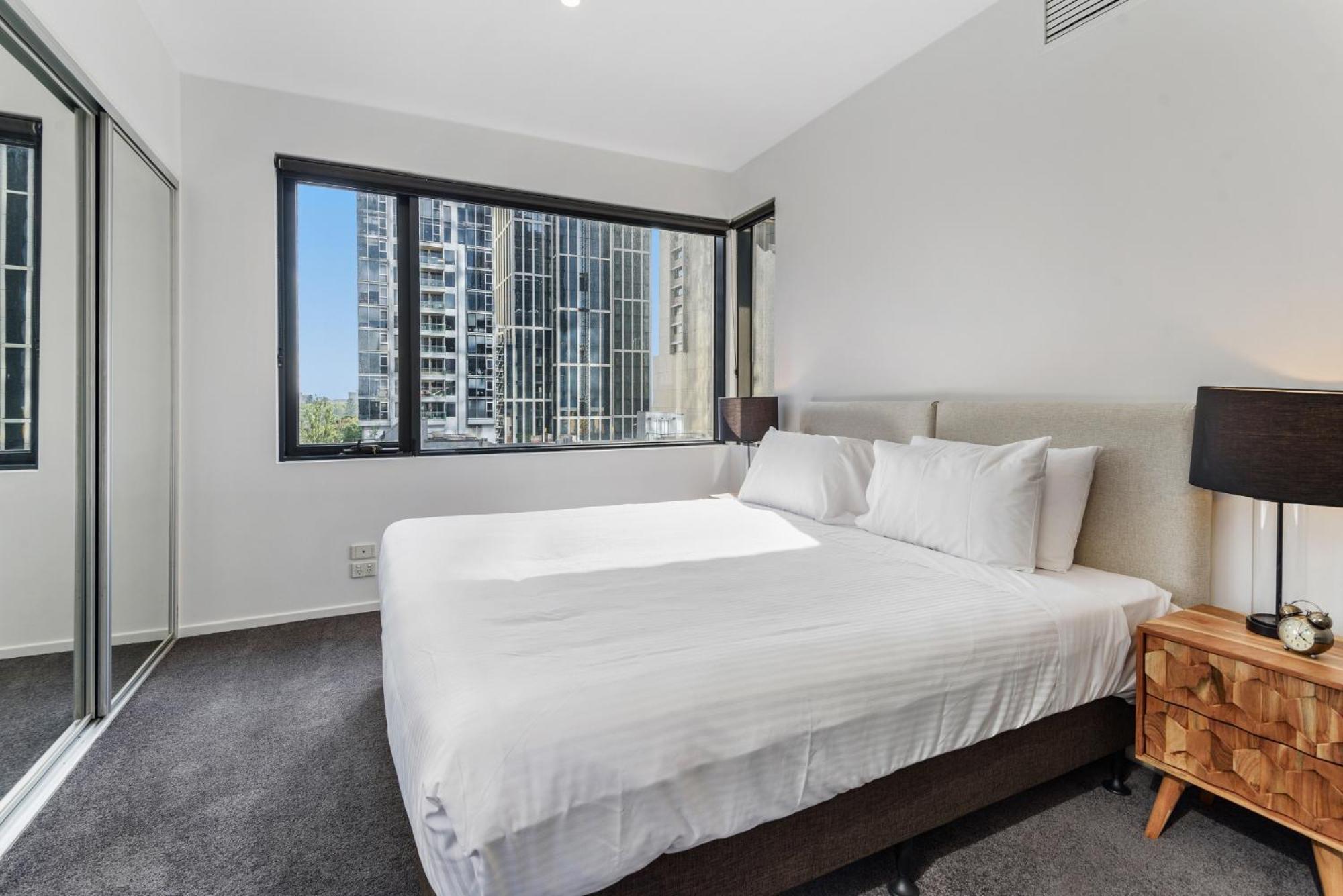 Gorgeous 3-bed In Melbourne's East End Apartment