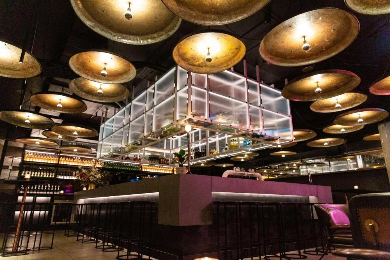 Apartment Luxury Cbd In Iconic Qt Building Melbourne