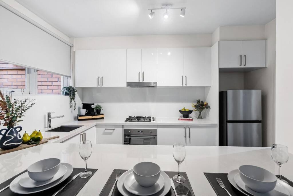 Urban Oasis In Toorak Apartment *