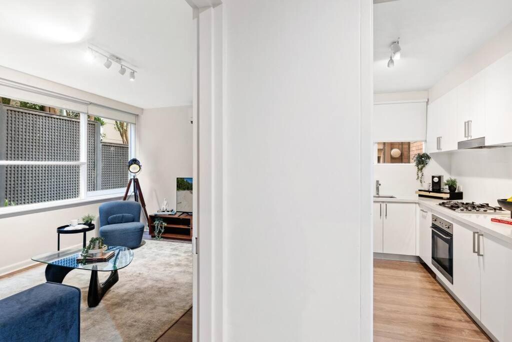 Urban Oasis In Toorak Apartment