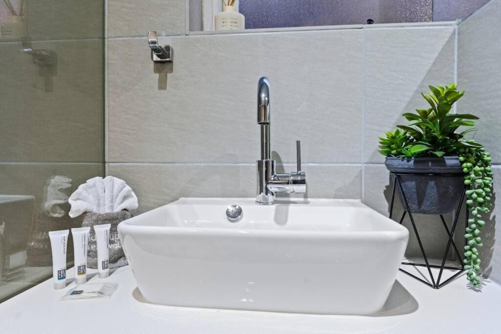 Urban Oasis In Toorak *