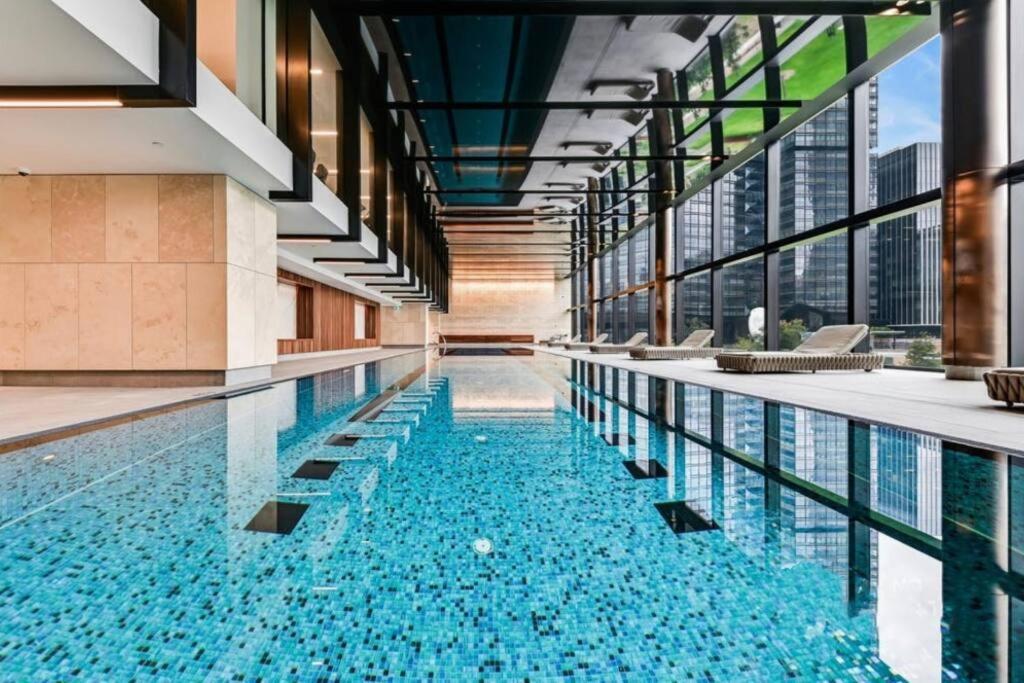 13d Stylish Abnb With Local Flair With Free Parking, Tramstop Apartment Melbourne