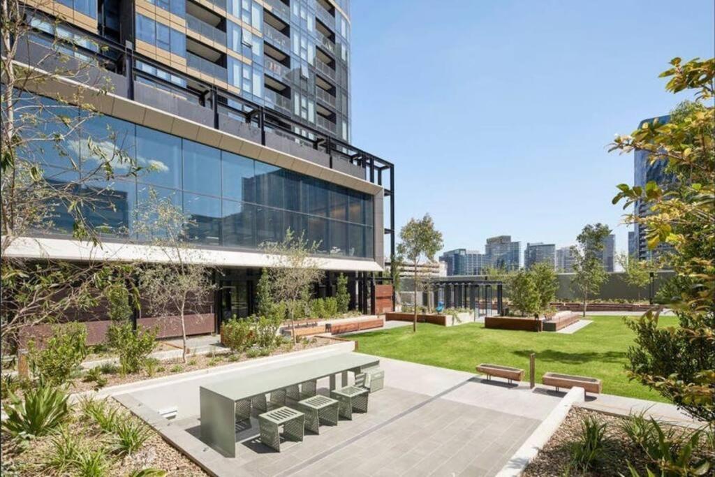 13d Stylish Abnb With Local Flair With Free Parking, Tramstop * Melbourne
