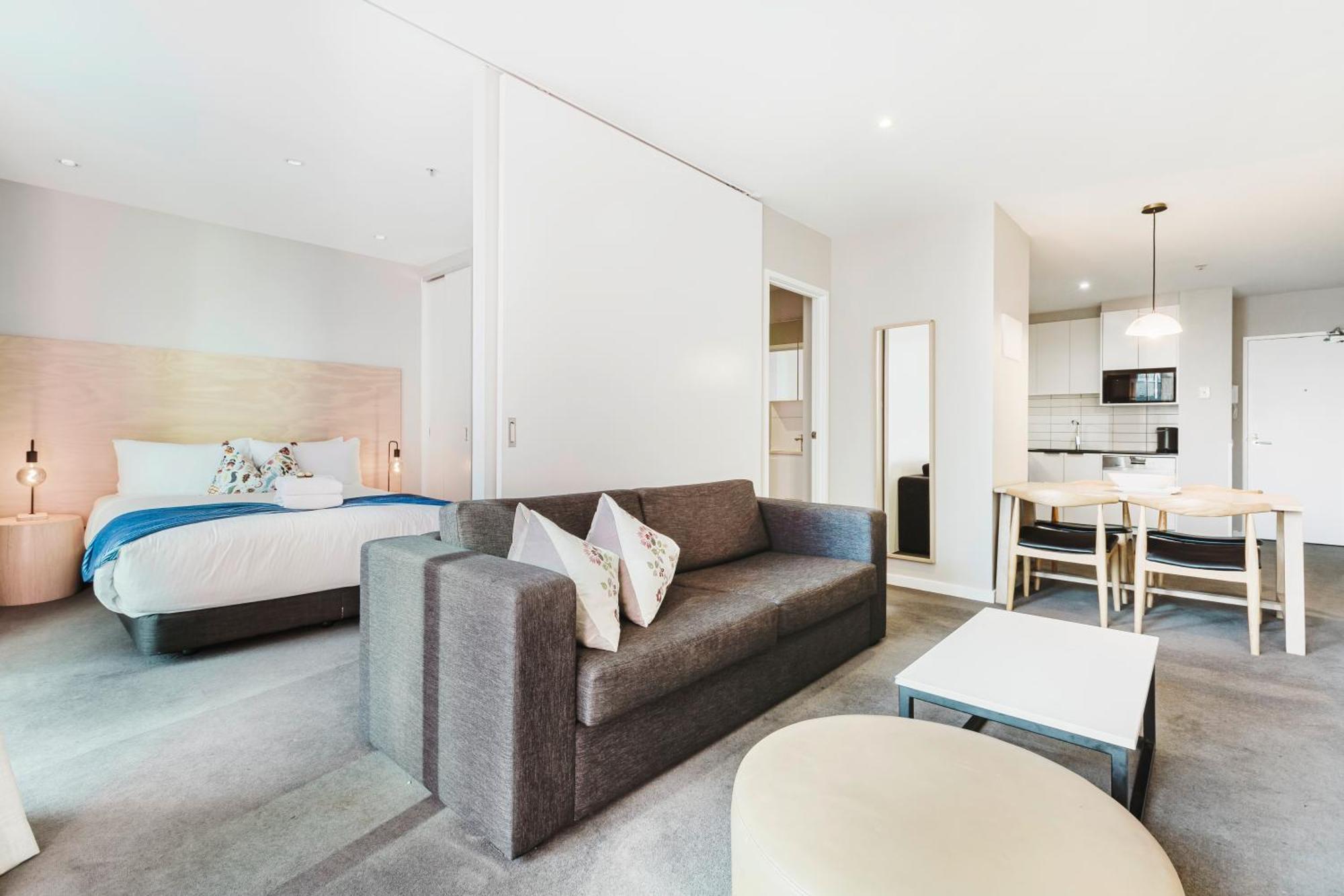 Light Airy Parking Wifi Wfh Walk To Mcec Crown Melbourne