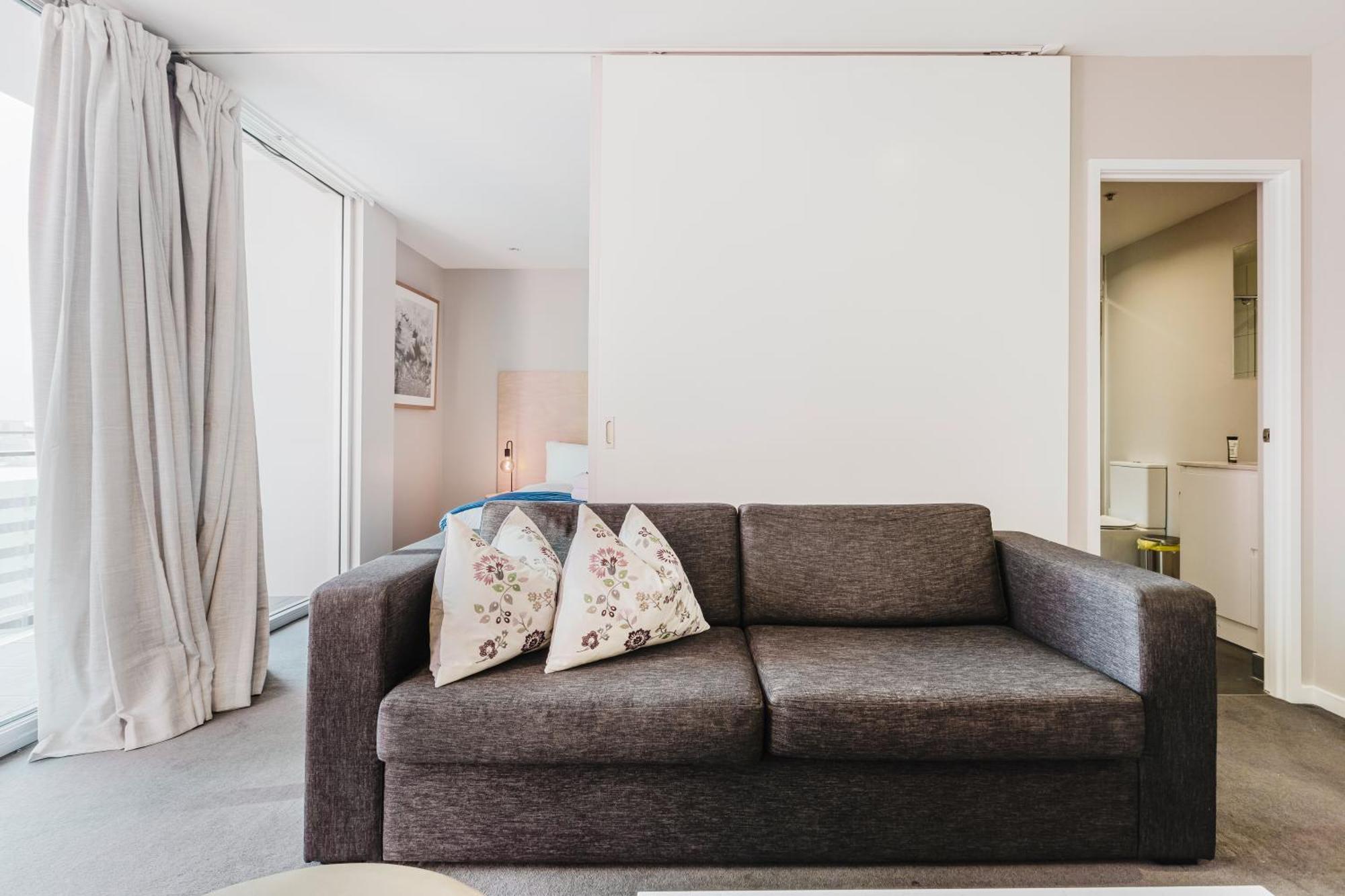 Light Airy Parking Wifi Wfh Walk To Mcec Crown *
