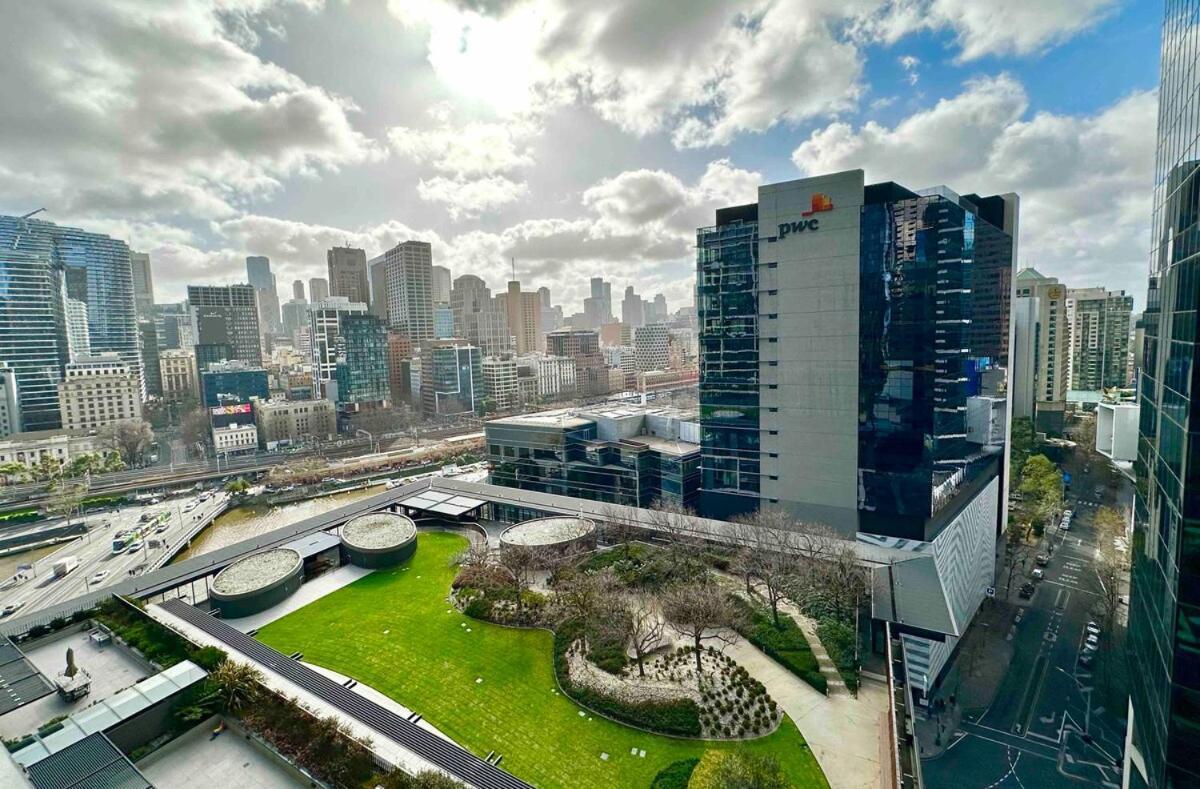 Freshwater 17th Flr Amazing River Views Apartment