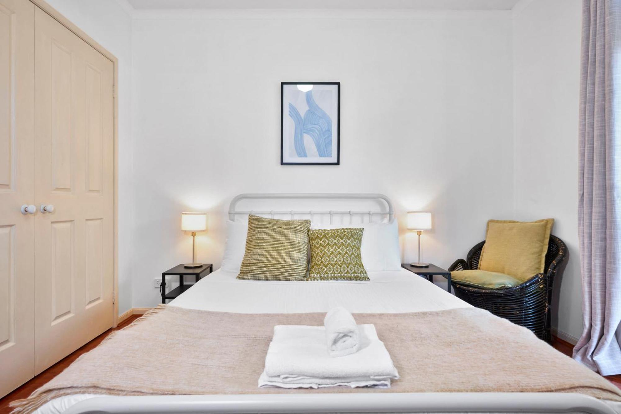Apartment Unique With Pool View Tennis Court & Parking Melbourne