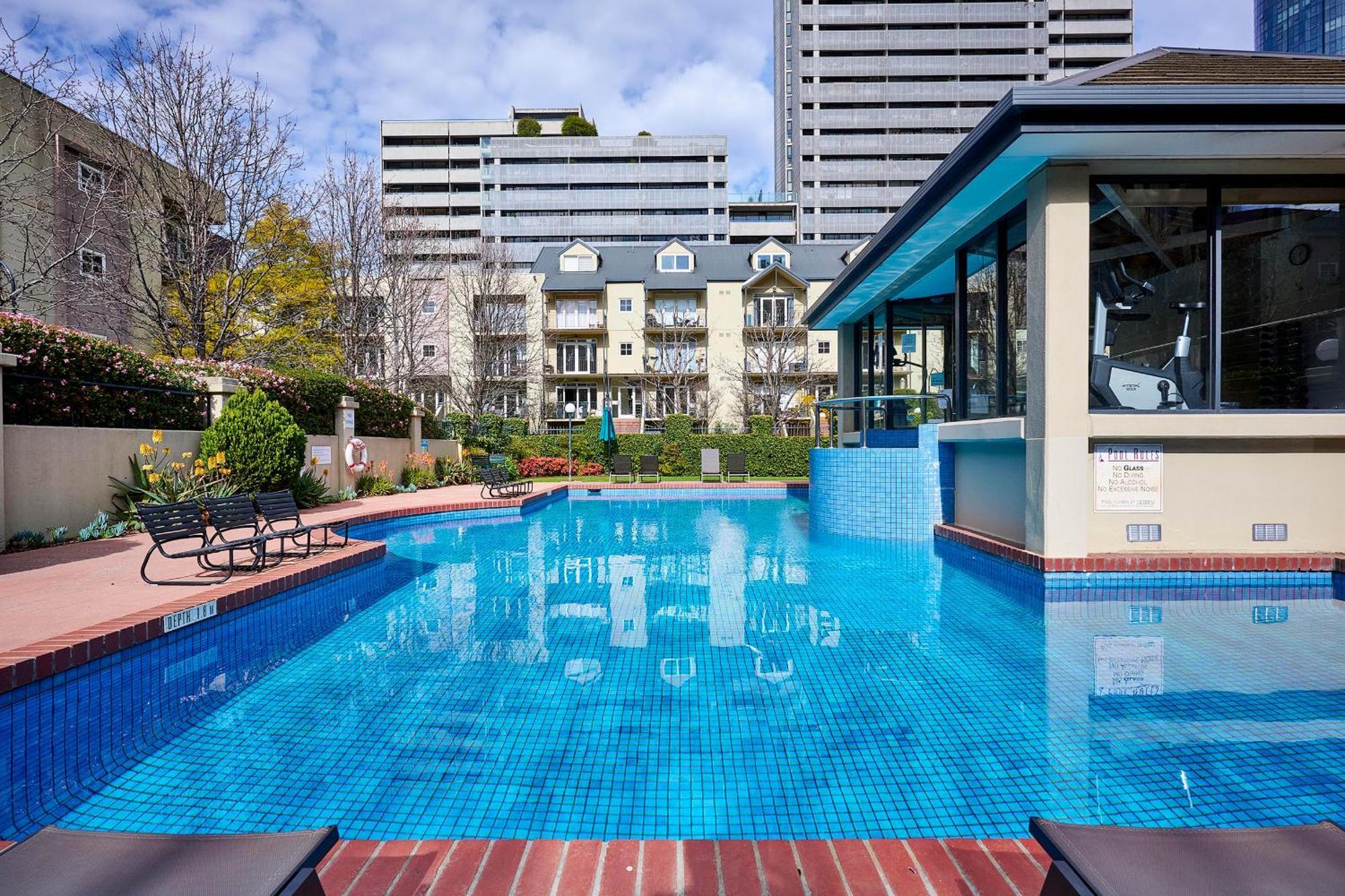 Apartment Unique With Pool View Tennis Court & Parking *