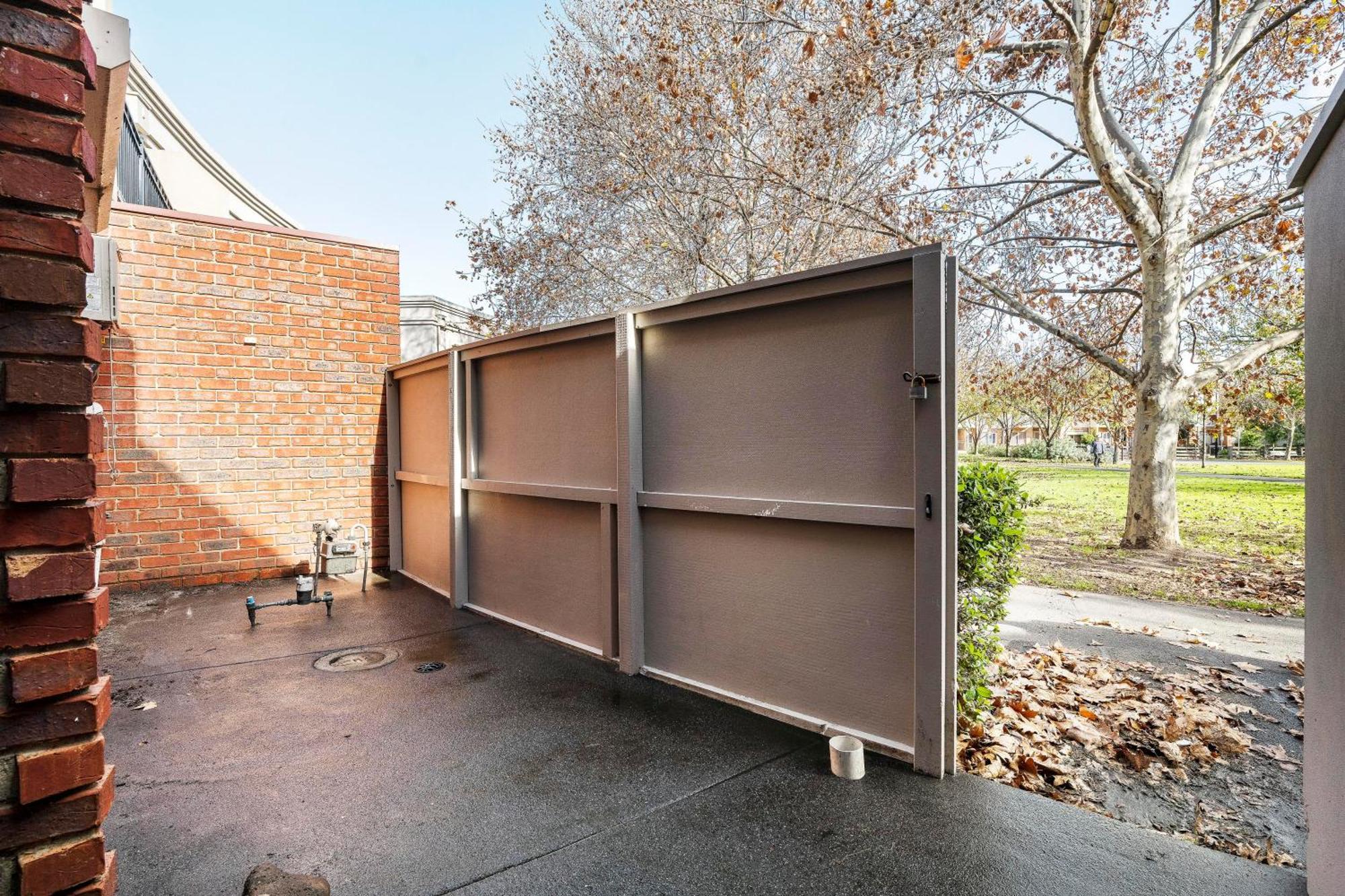 Entire 4 Bedroom Townhouse -sleeps 6/7- All Yours Apartment Melbourne