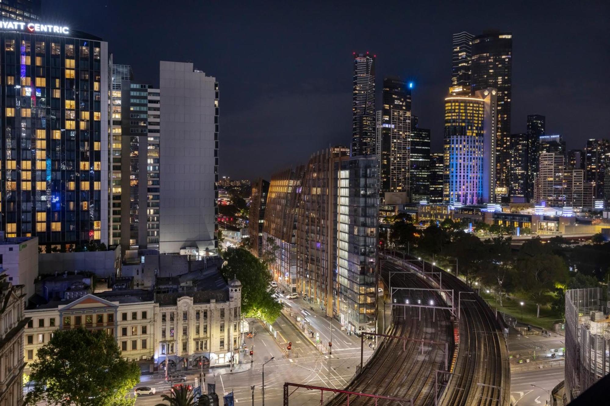 74d Charming 2br Abnb With Modern Touches With Free Parking Melbourne