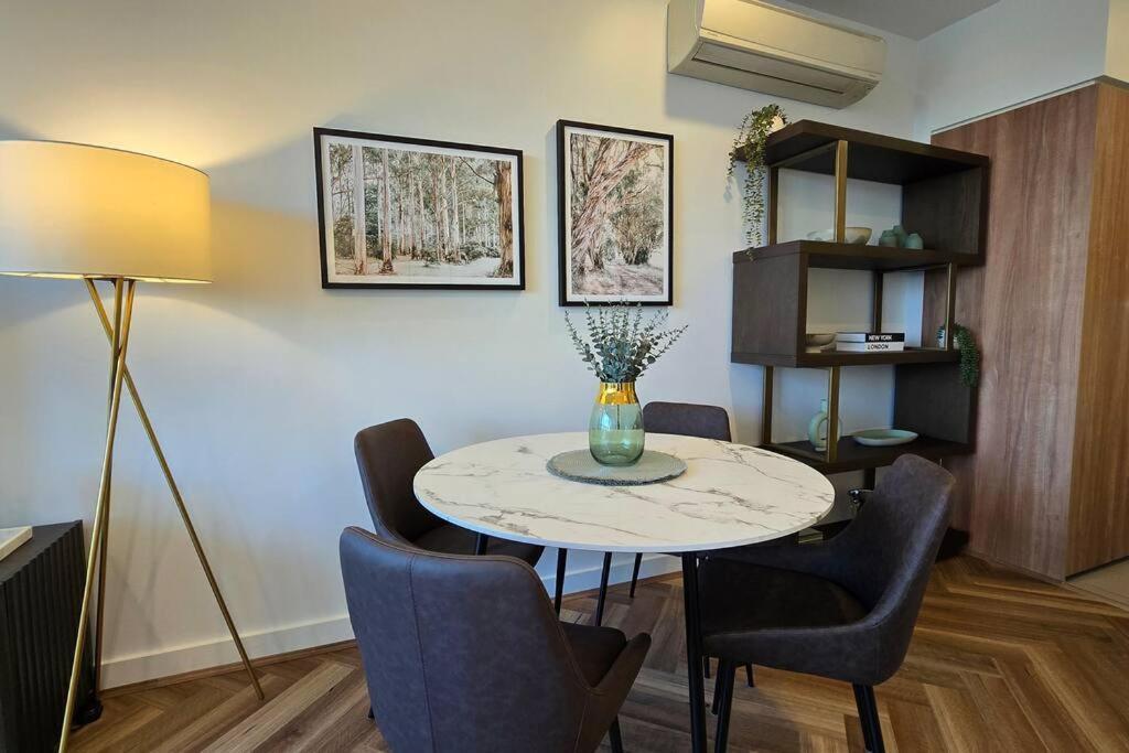 Gorgeous 1 Bed Exec South Yarra With Workspace Melbourne