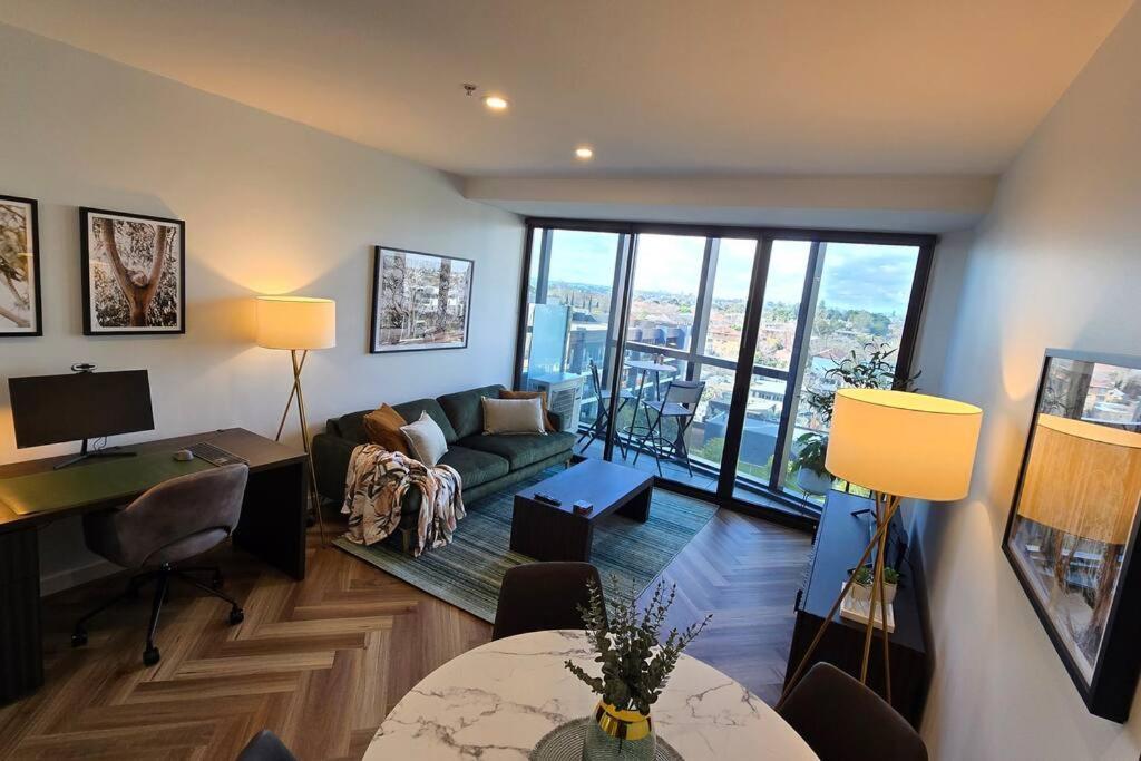 Gorgeous 1 Bed Exec South Yarra With Workspace Melbourne