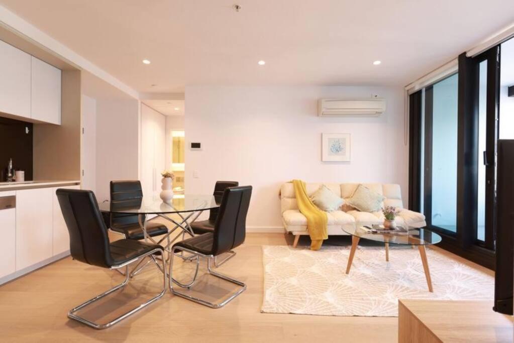 Apartment 54d Charming Abnb-style In The Heart Of With Free Parking