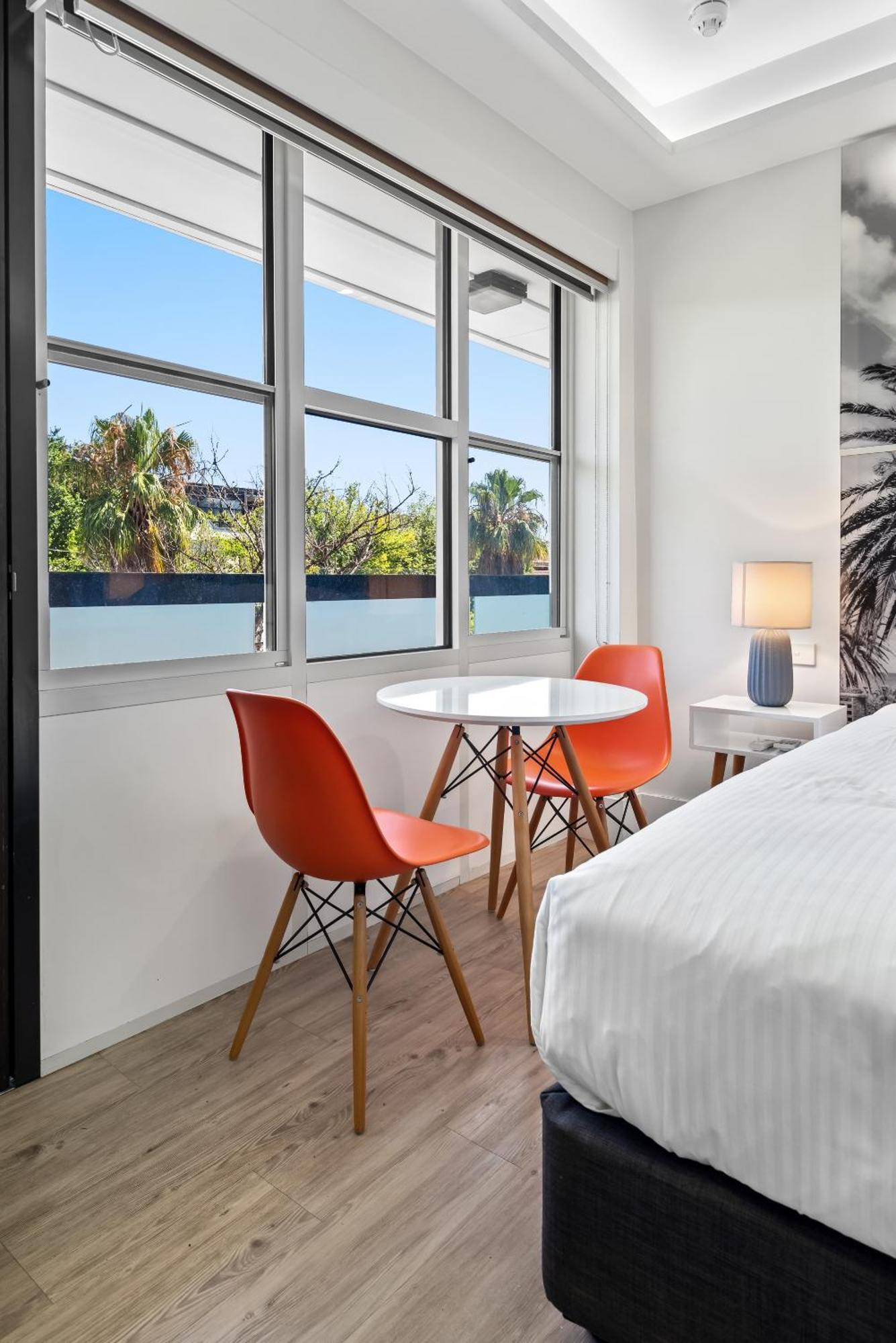Tranquil Urban Escape In St Kilda *