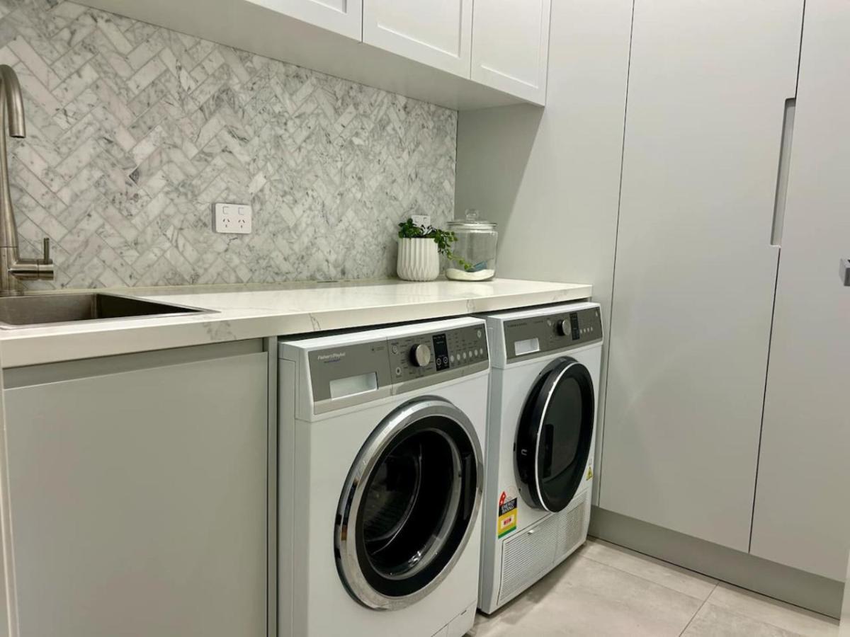 Modern - Gr8 4 Groups Holiday home Melbourne