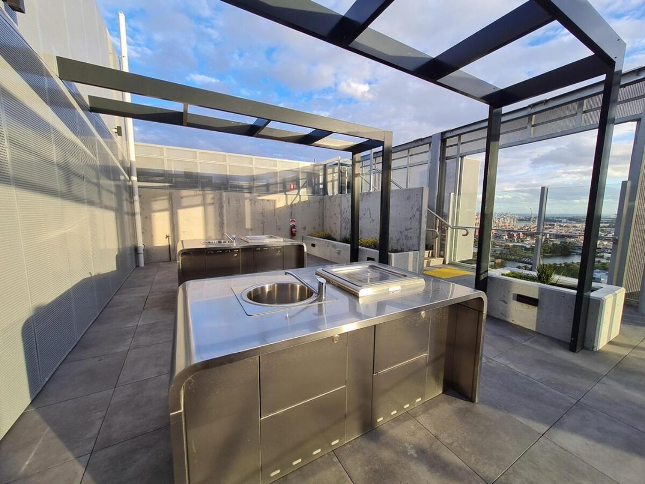 3br2ba In Footscarypoolcar Parkwifi Apartment Melbourne