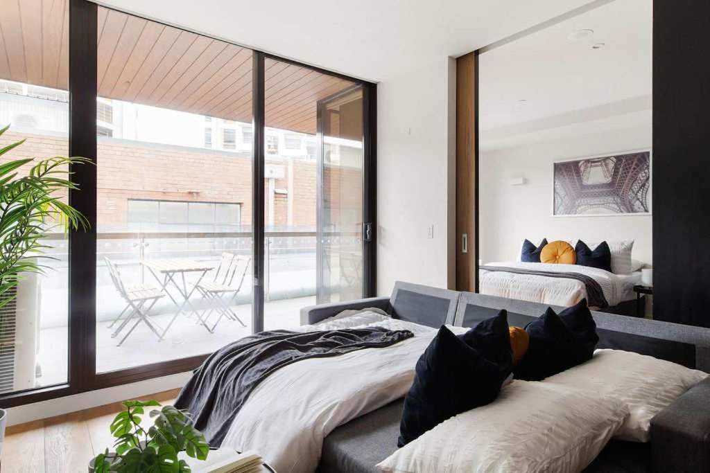 A Modern & Spacious 2br Near Uni Apartment Melbourne