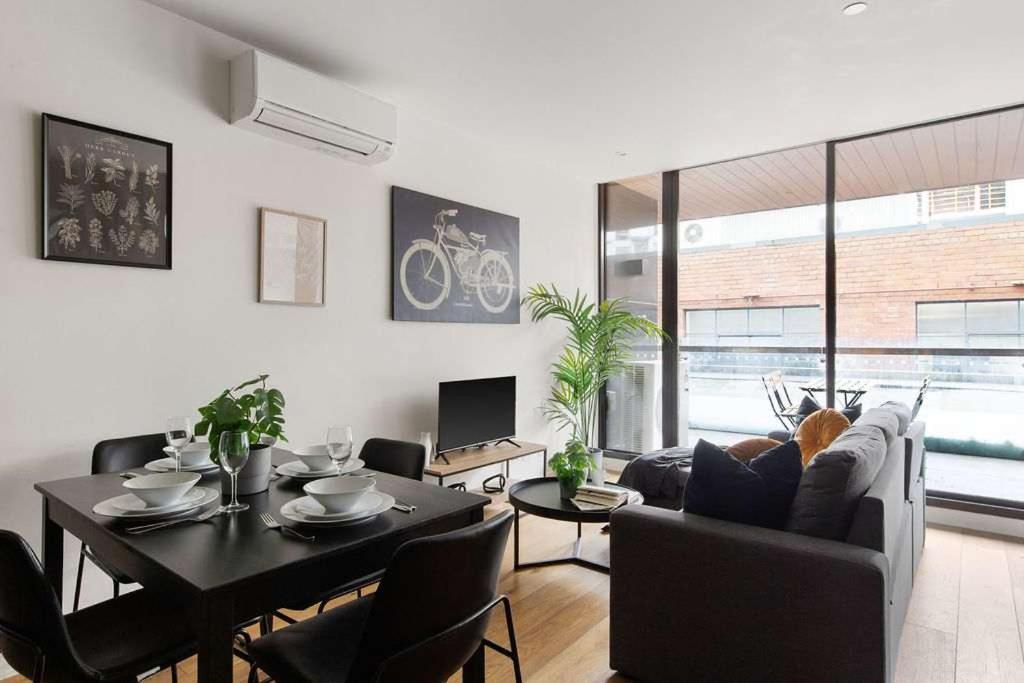 A Modern & Spacious 2br Near Uni Melbourne