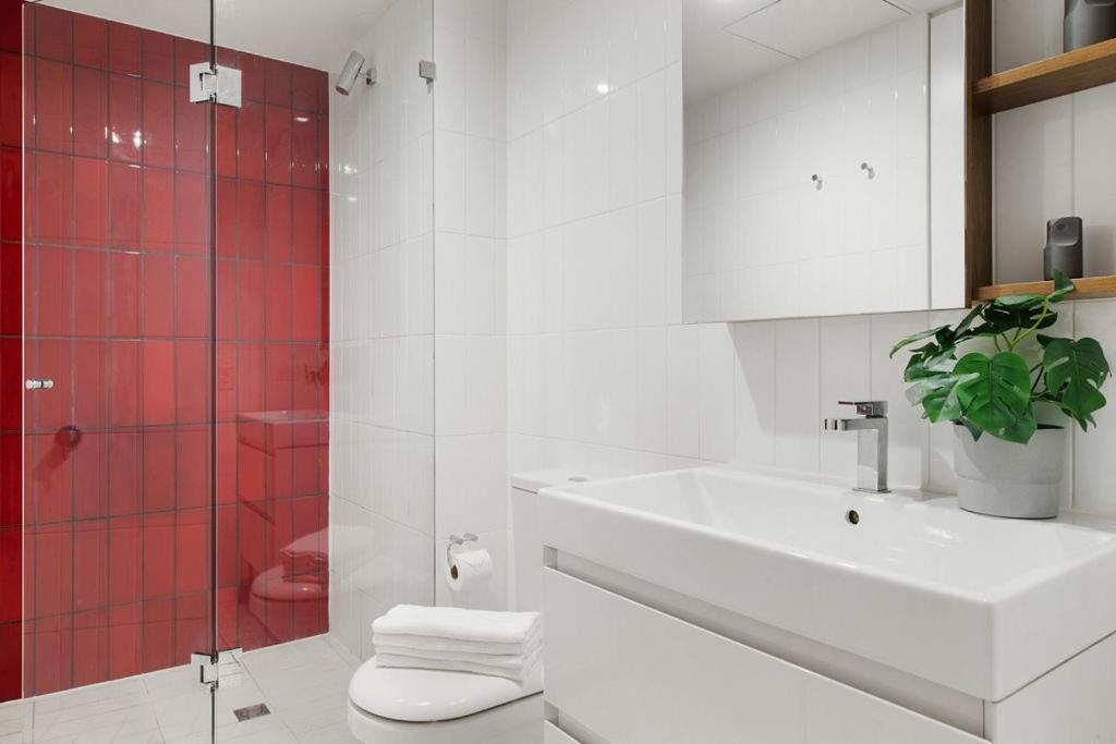 A Modern & Spacious 2br Near Uni * Melbourne