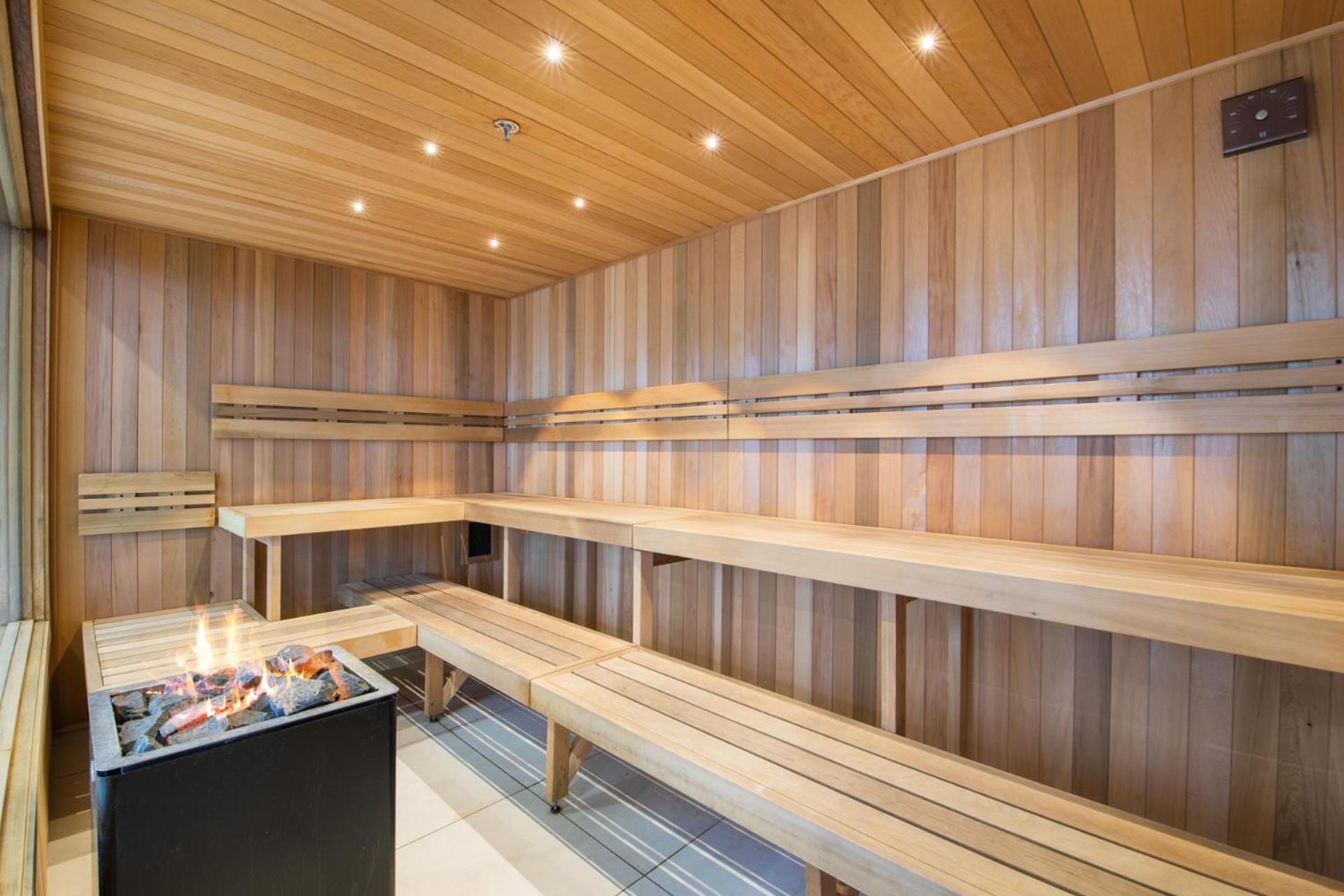 Apartment Rest Collection Studio With Parking On Collins Melbourne