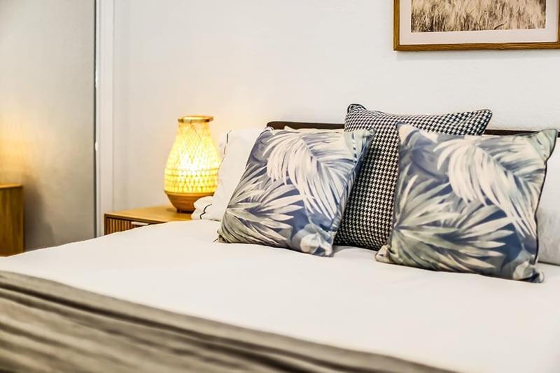 Large 3 Bed Art Deco In Camberwell * Melbourne