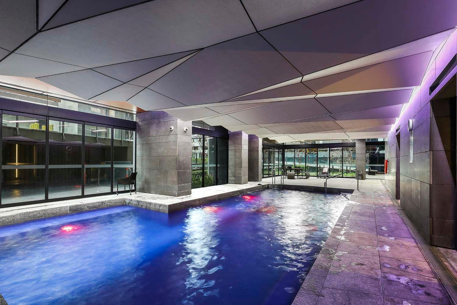 Apartment Luxurious Urban Retreat With Stunning Views